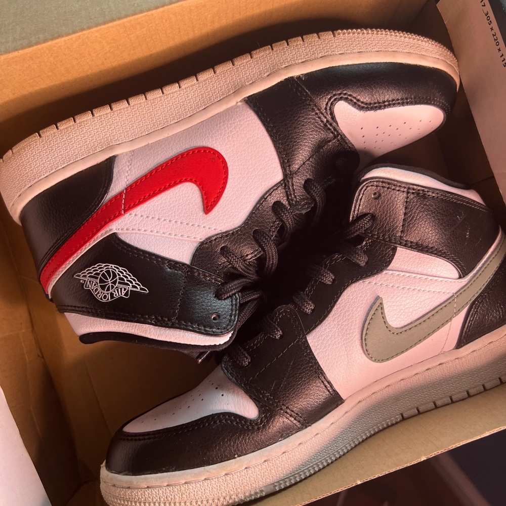 Air Jordan 1 mid